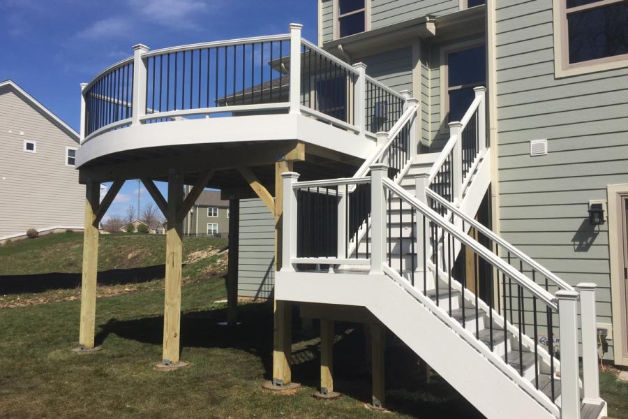 Island Mist Curved Trex® Deck with White Railings Elgin