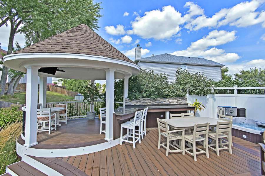 Trex® Spiced Rum White Curved Deck and Gazebo McHenry 2