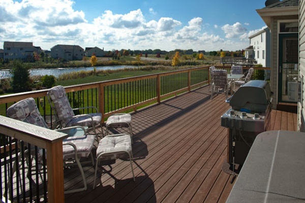Trex® and Cedar Deck with Aluminum Balusters McHenry