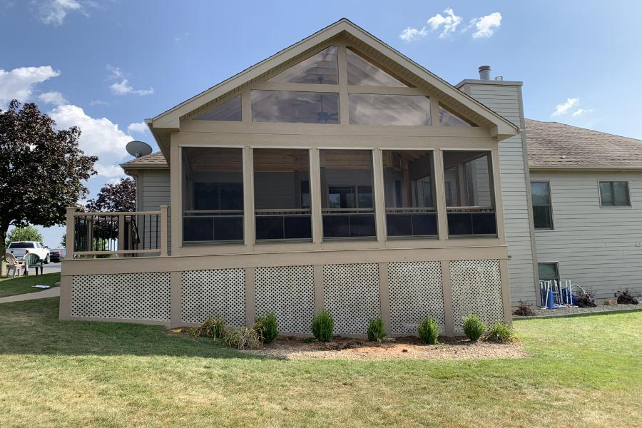 Screen Room with Sunspace Window Panels and Trex® Transcend Post Wraps Marengo