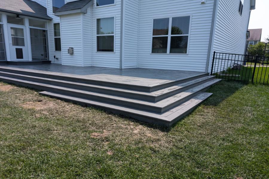 Trex® Deck Transcend Lineage Island Mist Lake Villa