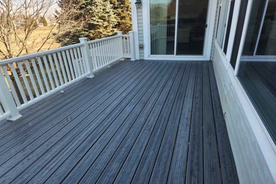 Trex® Deck in Transcend Island Mist with White Transcend Railings Huntley