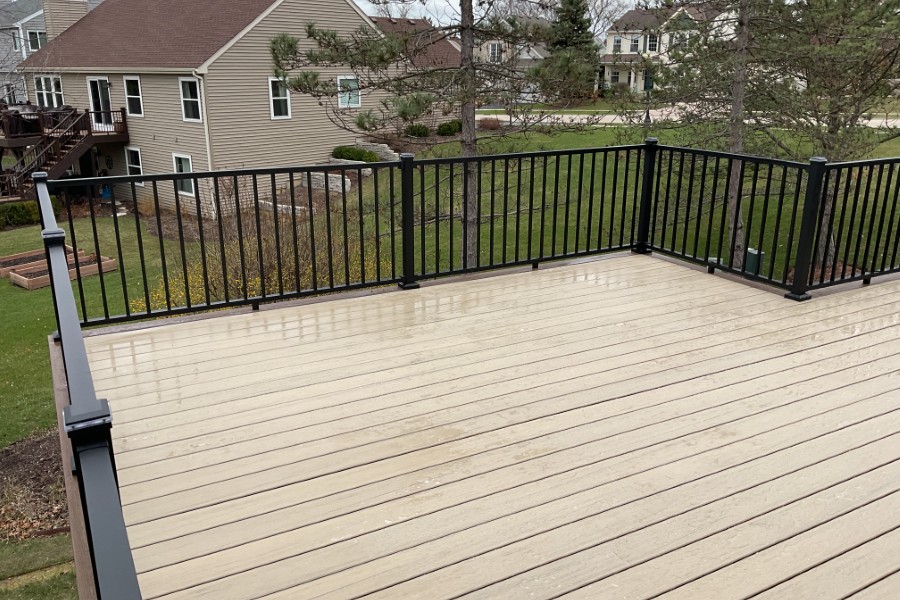 Timbertech® Decking with Two-Tone Border and Trex® Signature Aluminum Railings with Post Cap Lights Lake Villa