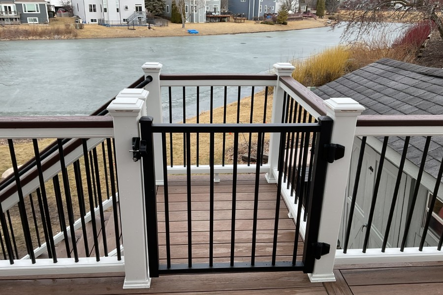Timbertech® Reserve Dark Roast Deck with Trex® Rails and Trex® Signature Gate Grayslake