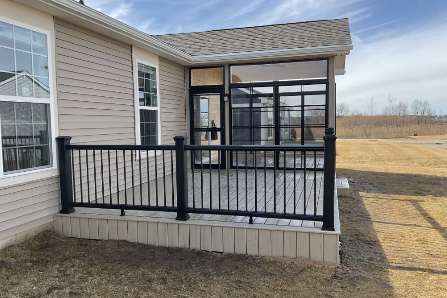 Timbertech® Reserve Reclaimed Chestnut with Trex® Transcend Railings in Black Huntley