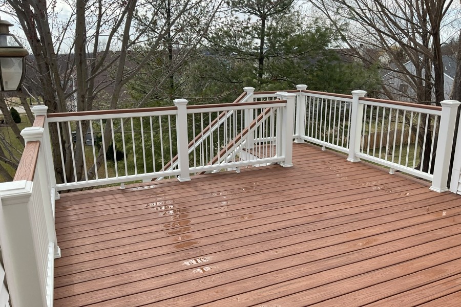Trex® Deck with Cocktail Railings Johnsburg