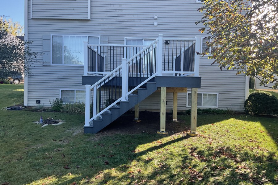 Trex® Enhance Clam Shell with Trex® Transcend Railings in Antioch