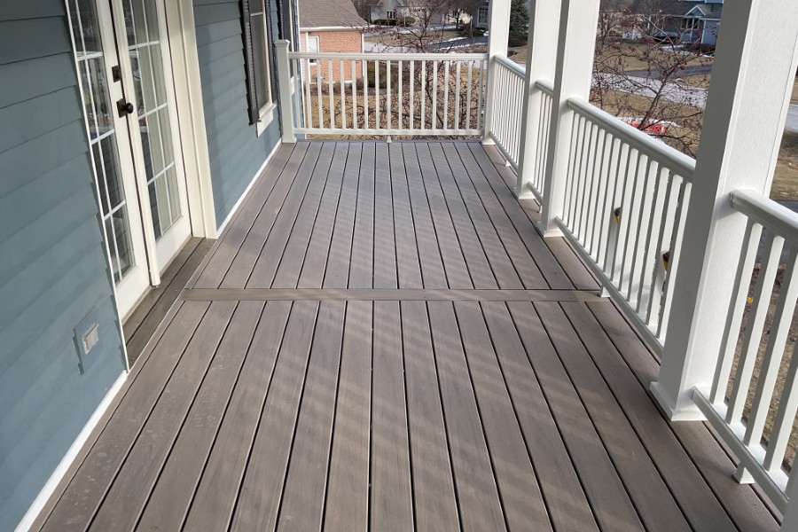 Trex® Transcend Lineage Biscayne Decking with White Transcend Railings on Upper Deck of Porch Lakewood
