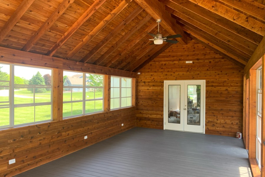 Trex® Transcend Lineage Island Mist with Sunspace Windows in McHenry