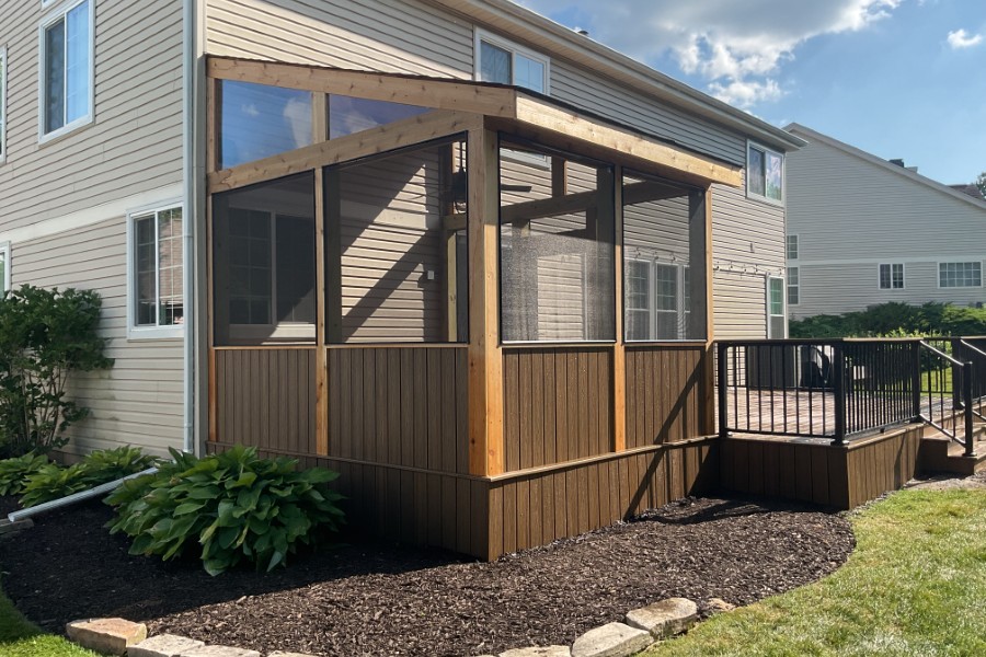 Trex® and Wood Screen Room in Mundelein